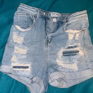 Cute stretchy high waisted hole jean shorts